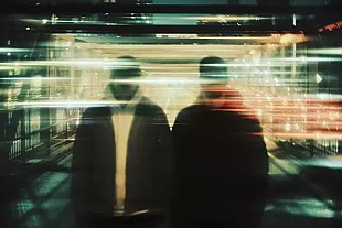 「オデッザ、オーラヴル・アルナルズ参加曲のMV公開「プロジェクト全体を導く光」」