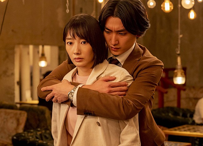 「「魔法のリノベ」“玄之介”間宮祥太朗のビビり顔が「かわい過ぎた」　“小梅”波瑠が電話でキレるシ－ンは「最高に笑った」「スカッとした」」1枚目/1