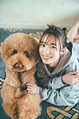 「守屋麗奈（櫻坂46）1st写真集の先行カット第8弾は“プーちゃん”との一枚」1枚目/5