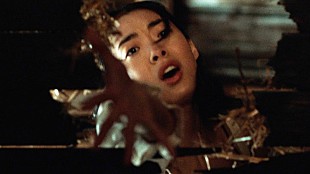 「リナ・サワヤマ、新曲「Hold The Girl」MV＆日本へのコメント映像公開」