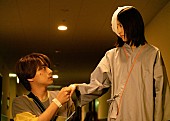 「「赤いナ－スコ－ル」５話“恐怖の病院”の謎に考察多数　「“院長”鹿賀丈史に息子がいる？」「“老婆”藤夏子が母親？」」1枚目/1