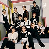 「シングル『M』初回限定盤A
（C）LAPONE ENTERTAINMENT」2枚目/4