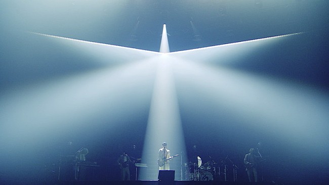 「Mrs. GREEN APPLE、“フェーズ2”始動後初ライブより「君を知らない」映像公開」1枚目/2