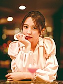 「小林由依（櫻坂46）の2nd写真集、はじける笑顔や“女神の砂時計ボディ”など収録」1枚目/3