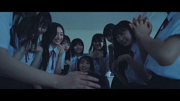 乃木坂46、5期生楽曲「バンドエイド剥がすような別れ方」MVで進学校で