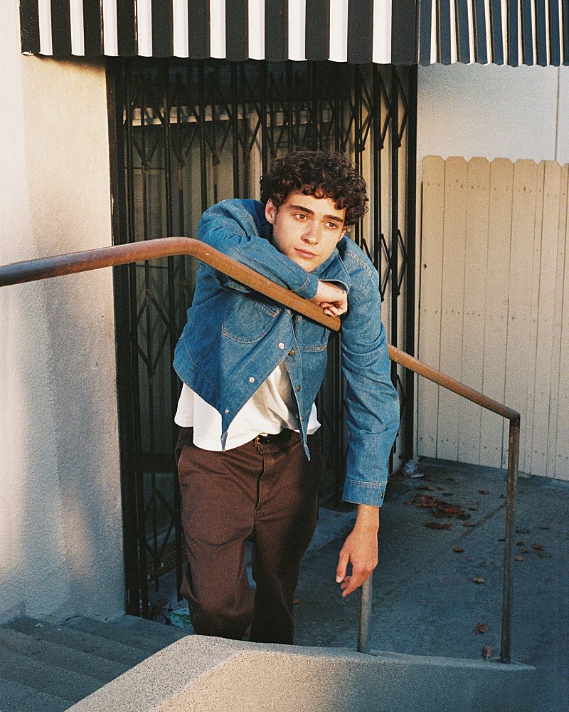 「ジョシュア・バセット、ほろ苦い失恋ソング「スモーク・スロウ」のMV公開」1枚目/3