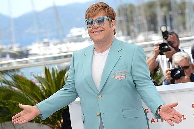 「エルトン・ジョン、ブリトニー・スピアーズとのコラボ曲「ホールド・ミー・クローサー」のティーザーを公開」1枚目/1