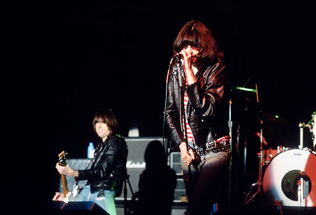 「ラモーンズ出演『ロックンロール・ハイスクール』日本版予告編＆新場面写真が到着」1枚目/11