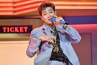 「RM、“自然でありのまま”の自分を表現した写真集の新ティーザー公開」