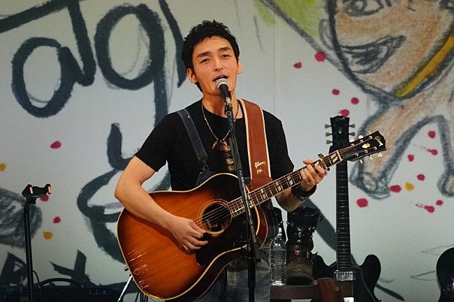 「草なぎ剛、“3年間で1曲だけできた歌”「みち」を【はっぴょう会】で演奏」1枚目/3