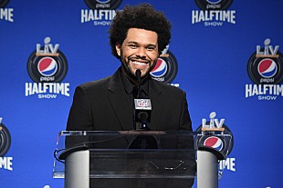 「ザ・ウィークエンド、がんと闘う3歳のファンとバックステージで交流」