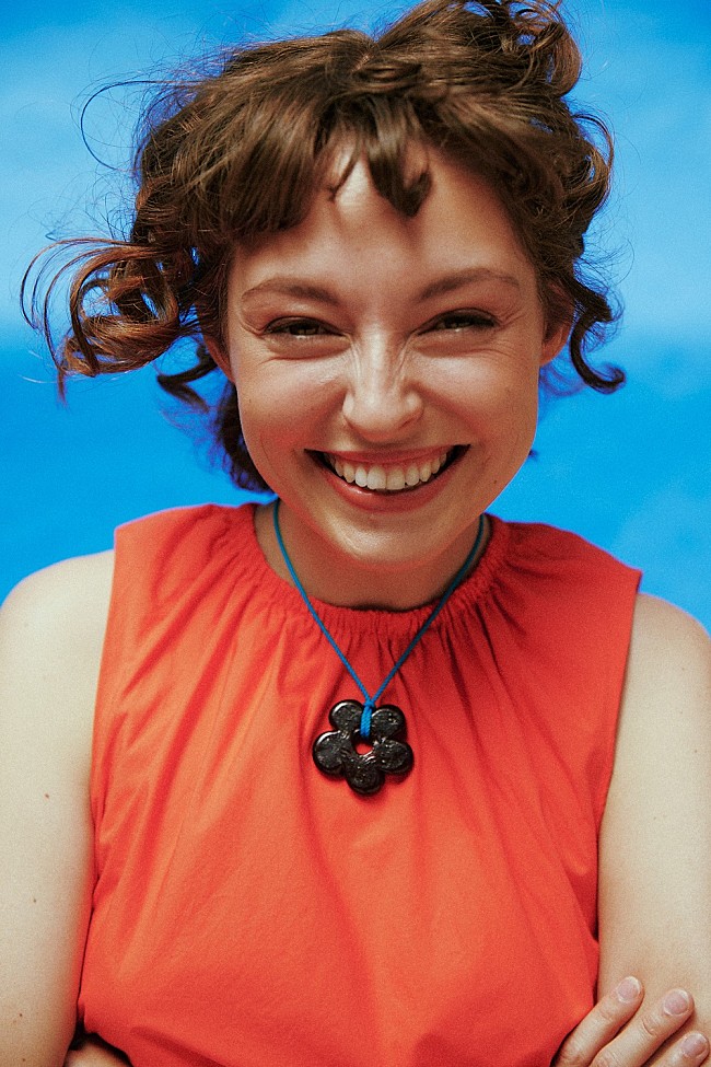 「ステラ・ドネリー、最新AL『フラッド』発売に際してadieu（上白石萌歌）からコメント到着」1枚目/4