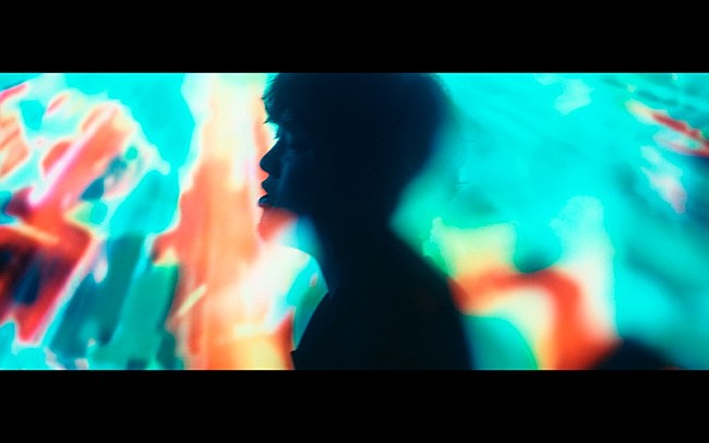 「秦 基博、過去に囚われている主人公を演じた新曲「残影」MV公開」1枚目/3