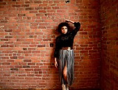 「ノラ・ジョーンズ、故レナード・コーエン「スティア・ユア・ウェイ」の情熱的なカバー公開」1枚目/2