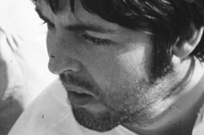 「ザ・ビートルズ“ホワイト･アルバム”秘話(3)：インド滞在中のポールは「Back In The U.S.S.R.」制作の助言者とされるマイク・ラヴの隣部屋だった」1枚目/4