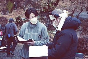 「相葉雅紀と中田秀夫監督の2ショット到着『“それ”がいる森』」