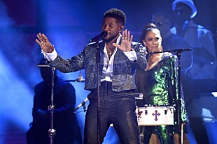 「アッシャー、「You Make Me Wanna」25周年記念にジャケ写を再現」