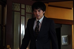 「「初恋の悪魔」最終回、三角関係の結末が「切なくて、泣けた」　“鈴之介”林遣都「顔を覆っているのに、心情があふれんばかりに伝わってくる」」