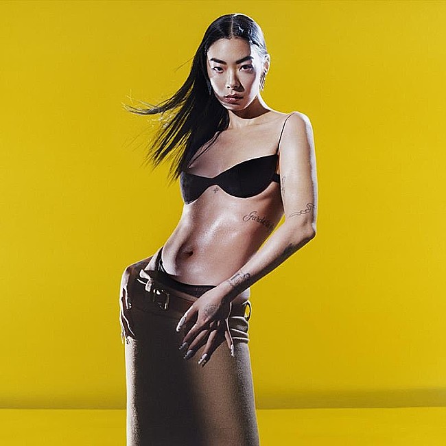 「リナ・サワヤマ、BBC『Live Lounge』でビリー・アイリッシュをカバー」1枚目/1