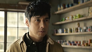 「“スパイ”西島秀俊、大胆不敵な潜入調査を敢行　自ら正体を明かすも、動じない白戸家に焦り顔」