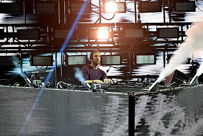 「カルヴィン・ハリス、チャーリー・プース＆シェンシーアをフィーチャーした「Obsessed」MV公開」1枚目/1