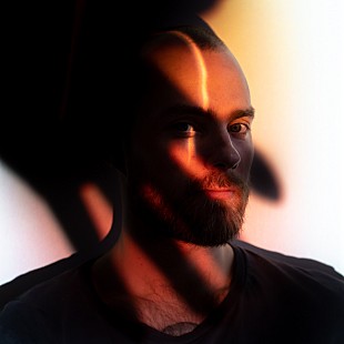 「アウスゲイル、“自然発生的に生まれた”新曲「Borderland」を公開」