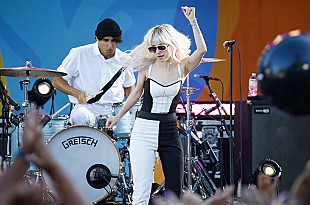 「パラモア、ライブ中に起こった観客による暴力行為について声明を発表」