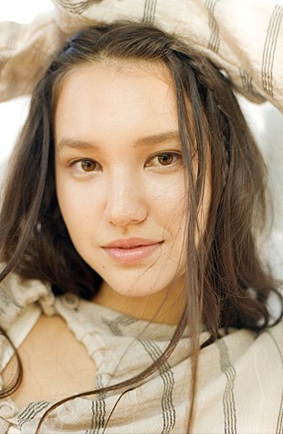 「Hana Hopeが2ndシングル『きみはもうひとりじゃない』発表、作詞は加藤登紀子／作編曲は江崎文武」