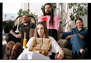 「ドライ・クリーニング、嘆きにインスパイアされた新曲公開＆来日ツアー・グッズ販売決定」