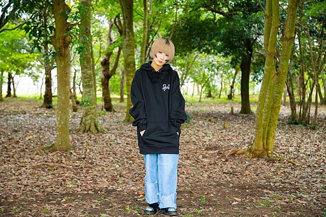 「Reol、初CD『COLORED DISC』特典Hoodie着用画像公開」1枚目/6