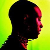 「ウィロー、パリス・ジャクソン出演の「ユー・アー・ア・ストレンジャー」MV公開」1枚目/2