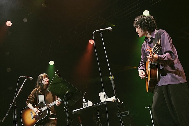 「あいみょん、石崎ひゅーい10周年ツアーファイナルに登場＆「マリーゴールド」「裸の心」コラボ」1枚目/6