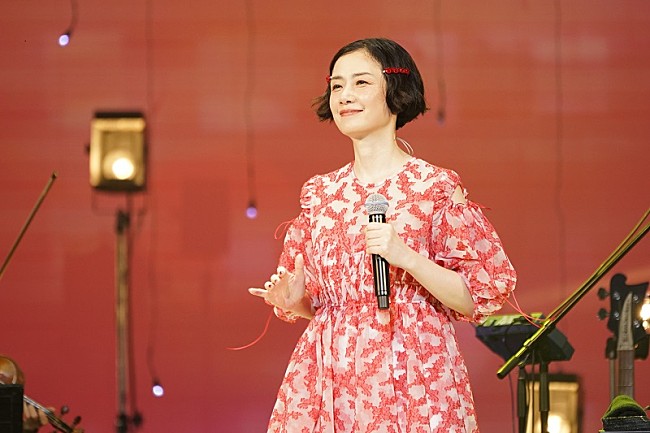 「＜ライブレポ＞原田知世、デビュー40周年記念SP公演で豪華ゲスト登場＆代表曲の数々披露」1枚目/3