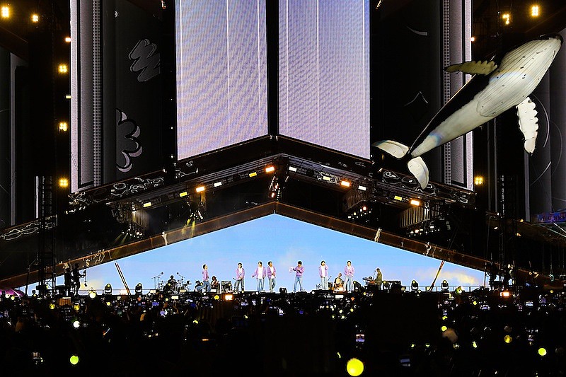 「(C)BIGHIT MUSIC」3枚目/3