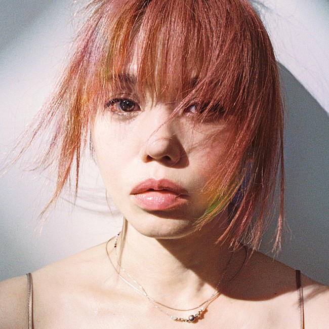 「Chara、mabanuaがサウンドプロデュースを手掛けた新曲「A・O・U」先行配信＆MVも」1枚目/2