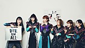 「BiSH、『悲しみよとまれ』初回生産限定盤の開封動画公開」1枚目/4