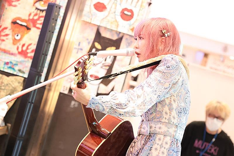 大森靖子、“心斎橋ネオン食堂街”ライブ映像公開 