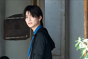 君の花になる」“弾”高橋文哉と“あす花”本田翼のおんぶシ－ンに胸キュン
