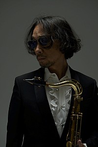 菊地成孔がDJ『α-STATION SPECIAL PROGRAM 「Lunar Eclipse Vibes