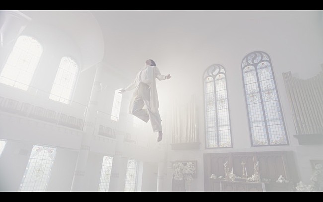 「Mrs. GREEN APPLE、大森元貴が舞い上がる新曲「Soranji」MV公開」1枚目/2