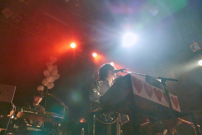 「warbear（尾崎雄貴）、4年ぶりの単独ライブより「やりたいこと」映像をプレミア公開」1枚目/2