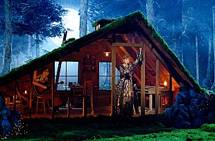 「テイラー・スウィフト、ブリーチャーズをフィーチャーした「アンチ・ヒーロー」の新ver.を公開」