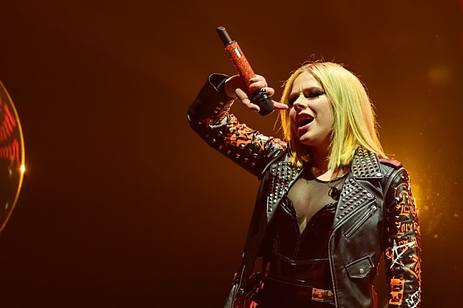 「＜ライブレポート＞アヴリル・ラヴィーンが新旧楽曲を連発、8年ぶりとなる来日公演「会いたかった」」1枚目/13
