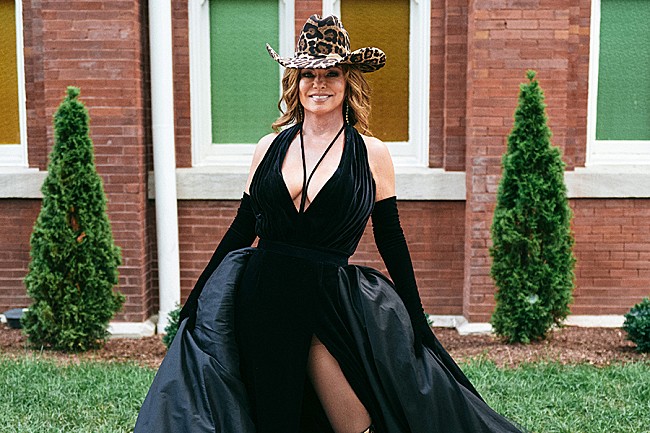 「シャナイア・トゥエイン、【コーチェラ】で共演したハリー・スタイルズとコラボしたいと話す」1枚目/1