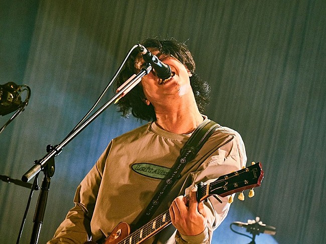 「＜ライブレポート＞マカロニえんぴつ、レア曲満載のファンクラブ限定ライブで見せた“大好きな音楽への憧れ”」1枚目/15