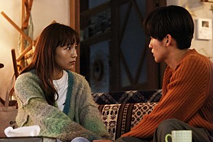 「「silent」“想”目黒蓮の“紬”川口春奈への優しいハグに反響　「宝物を包み込むようなハグ」「８年間の２人の思いが通じた神回」」