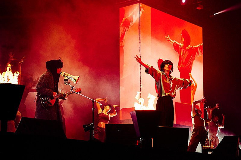 「「米津玄師「KICK BACK」ライブ映像」」3枚目/6