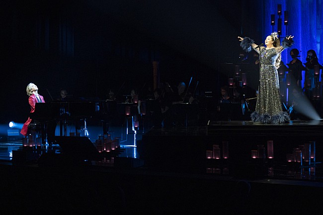 「サラ・ブライトマン、【クリスマス・シンフォニー】来日ツアーが開幕　YOSHIKIがゲストとして出演」1枚目/3