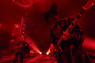 「＜ライブレポート＞ライブハウスから東京ドームへ――King Gnuが提示する等身大のロックバンド像」