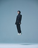 「諭吉佳作/men、新曲「CHRISTMAS AFTERNOON」MVで“透明な人”とクリスマスを一緒に過ごす」1枚目/2